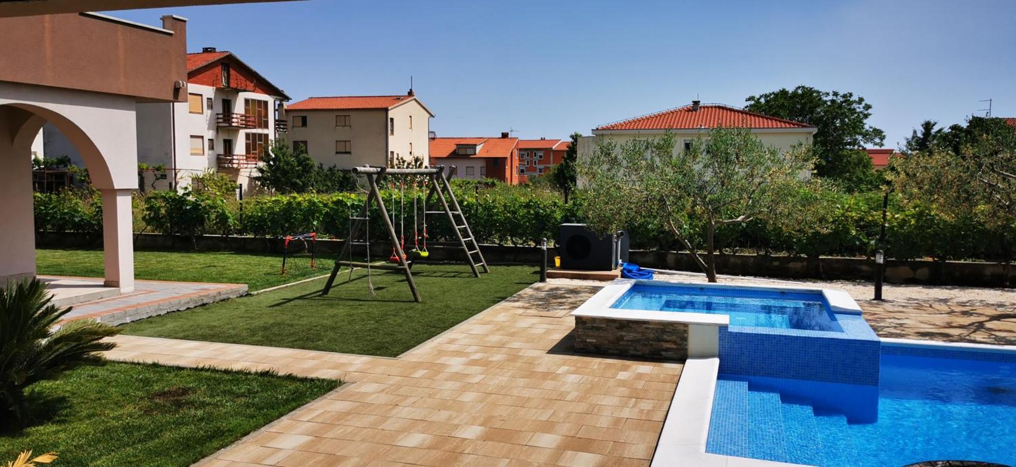 Apartment House Kastela With Heated Pool & Jacuzzi Ruang foto