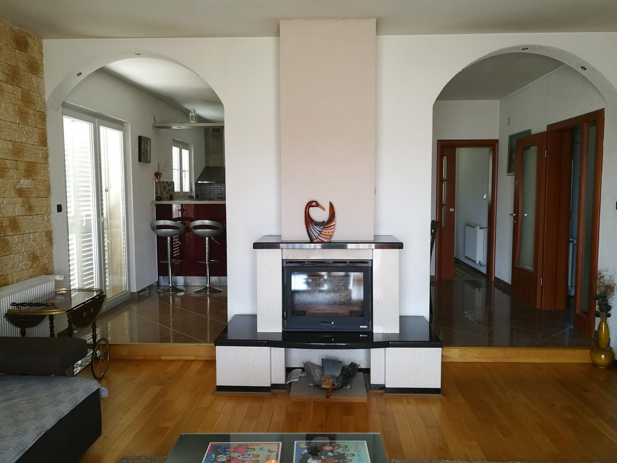 Apartment House Kastela With Heated Pool & Jacuzzi Bagian luar foto