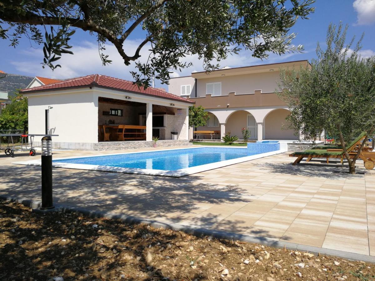 Apartment House Kastela With Heated Pool & Jacuzzi Bagian luar foto