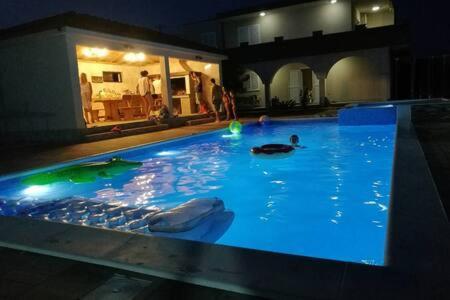 Apartment House Kastela With Heated Pool & Jacuzzi Bagian luar foto